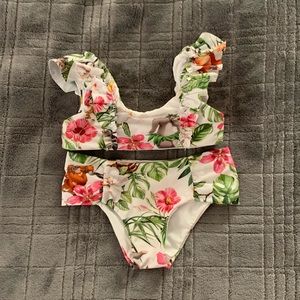 Two pieces girls swimsuit!